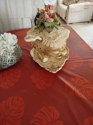 Bonita sopera de porcelana antigua