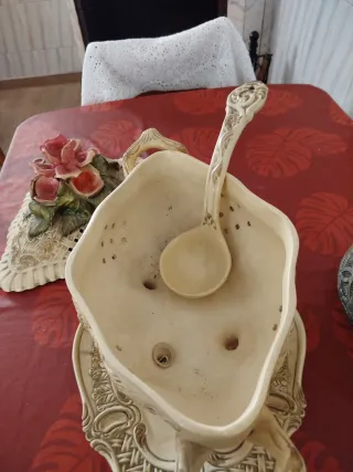 Bonita sopera de porcelana antigua