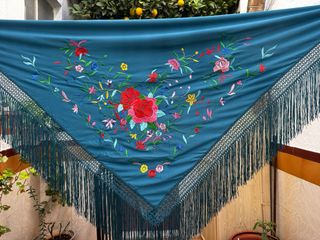 Manton Flamenca Bordado Flores