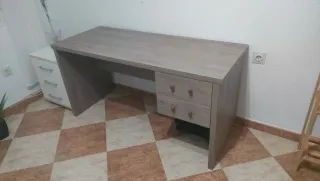 Escritorio madera y cajones