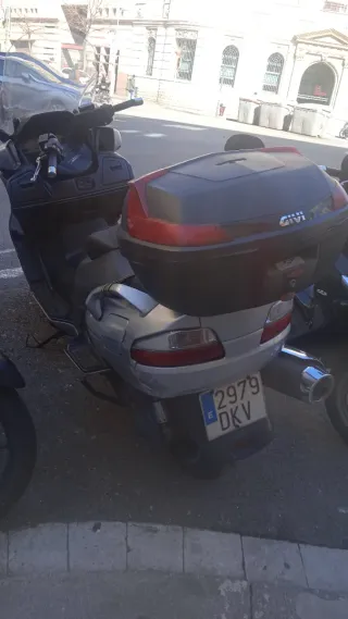 Suzuki Burgman 650 Plata