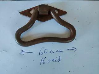 Tirador de puerta vintage. antiguo 60mm