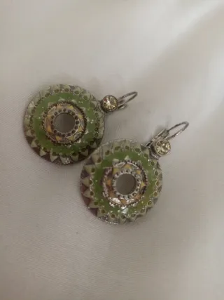 Pendientes firmados IKITA dorados y verdes