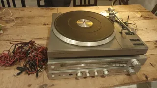 Giradischi Grundig con amplificatore