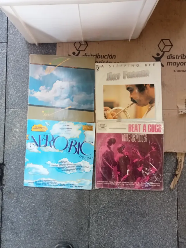 Vinilos unos 70! precio monto 150€! Antiguos Beat