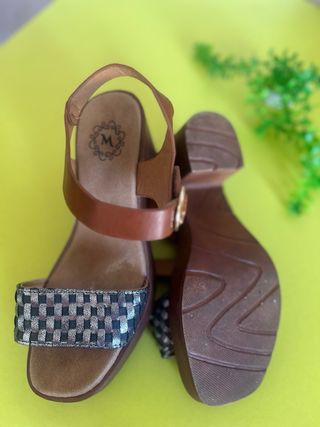 Tacones Marrón y Plateado Talla 38
