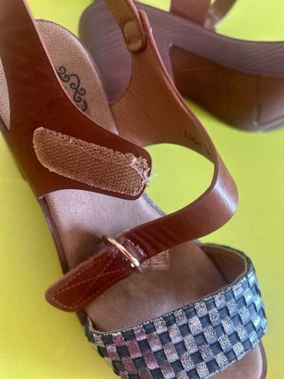 Tacones Marrón y Plateado Talla 38