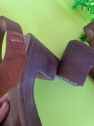 Tacones Marrón y Plateado Talla 38