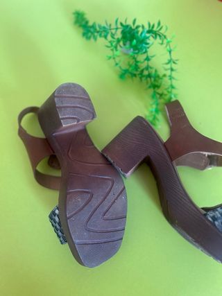 Tacones Marrón y Plateado Talla 38