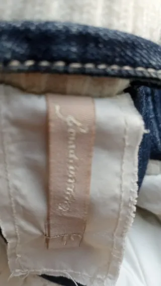 Chaqueta vaquera con capucha y forro blanco