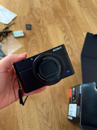 Cámara digital. Sony RX100 III. NUEVA.