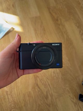 Cámara digital. Sony RX100 III. NUEVA.