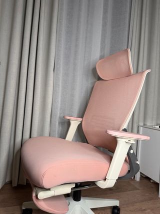 Sedia da ufficio rosa e bianca