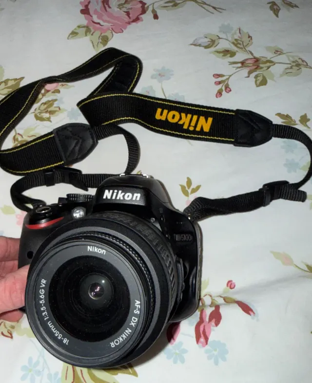 Cámara Nikon D5100 Negra + Accesorios