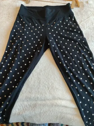 Mallas negras con tachuelas plateadas