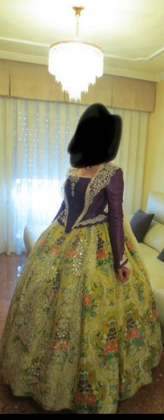 Traje de Fallera Morado y Amarillo