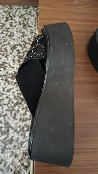 Zuecos Savage plataforma negros