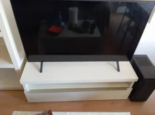 Mesa de TV blanca