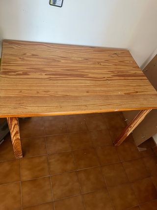 Mesa de madera rústica