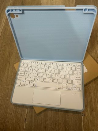 FUNDA TECLADO IPAD A16 11Gen 2025 + Metapen A8