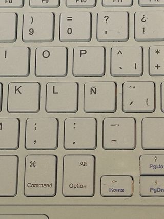 FUNDA TECLADO IPAD A16 11Gen 2025 + Metapen A8