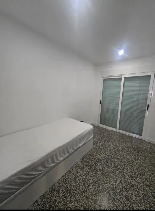 Alquiler de habitación amoblada para una persona