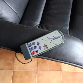 Poltrona massaggiante reclinabile in pelle