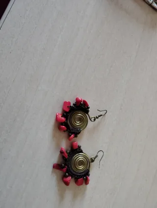 Pendientes con simulación coral rojo