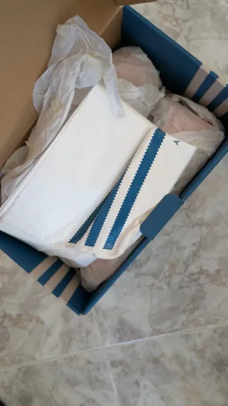 Adidas Bad Bunny Cabo Rojo Talla 39 1/3