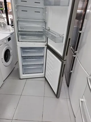◇Nevera marca grundig 185.centímetros combi◇