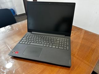 Portátil Lenovo V155-15API. Ryzen 5 256 GB