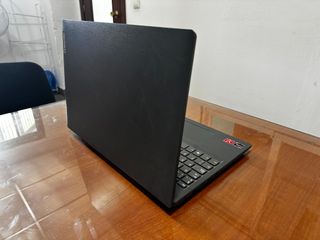 Portátil Lenovo V155-15API. Ryzen 5 256 GB