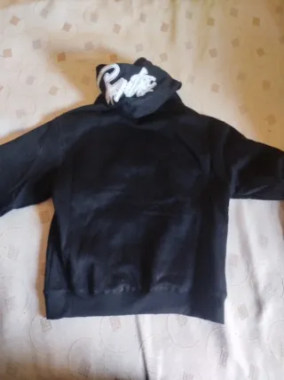 Sudadera Negra con Logo