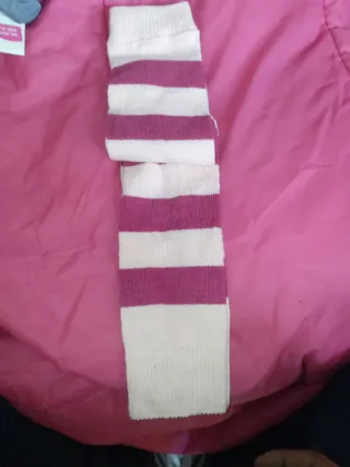 No son mitjons se ponen en los brazos