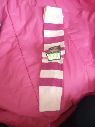 No son mitjons se ponen en los brazos