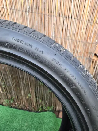 Pareja Neumáticos 235/45/18 90%