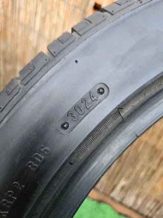 Pareja Neumáticos 235/45/18 90%