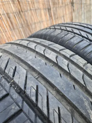 Pareja Neumáticos 235/45/18 90%