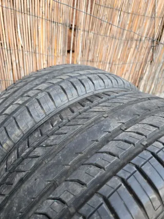 Pareja Neumáticos 235/45/18 90%