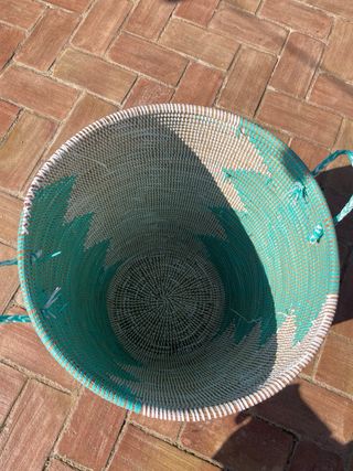 Cesto mimbre beige y verde con tapa