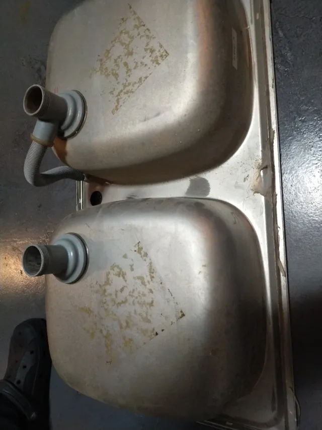 Fregadero doble de metal usado