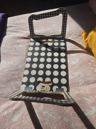 Mesita para cama diseño lunares