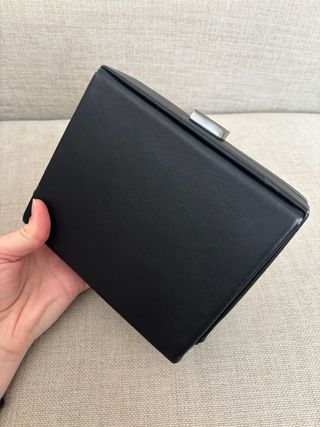 Bolso fiesta Zara negro y dorado