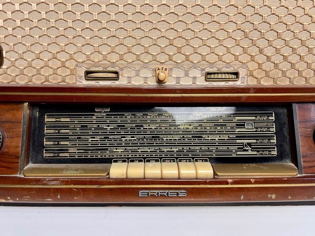 Radio de válvulas ERRE KY 5476