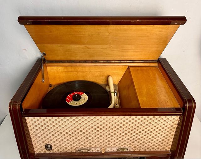 Radio de válvulas ERRE KY 5476