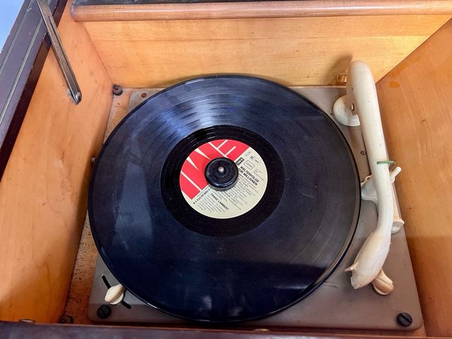 Radio de válvulas ERRE KY 5476