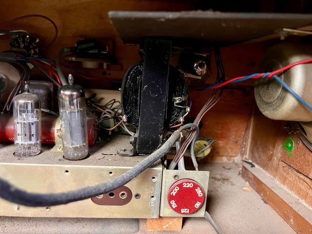 Radio de válvulas ERRE KY 5476