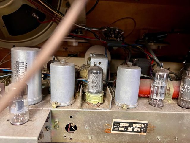 Radio de válvulas ERRE KY 5476