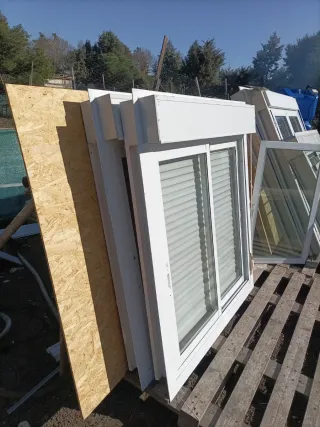 2 Ventanas aluminio correderas con persianas