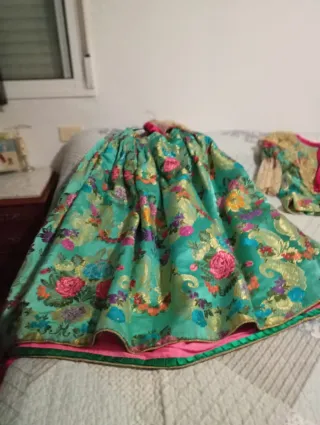 Traje de Fallera Multicolor y Dorado